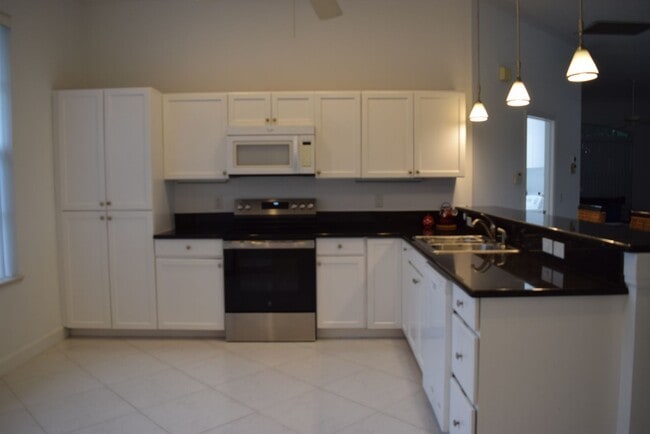 Building Photo - Fully furnished 3 bedroom 3 Bath POOL home in Sandpiper Bay