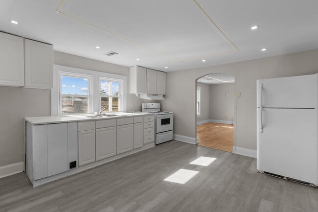 Building Photo - 610 Wondertown Dr