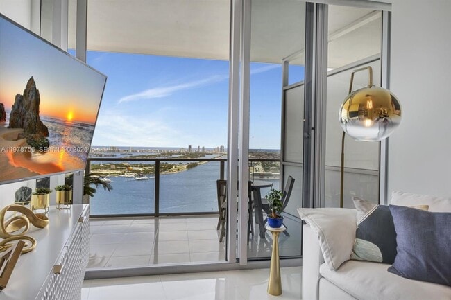 Building Photo - 1100 Biscayne Blvd