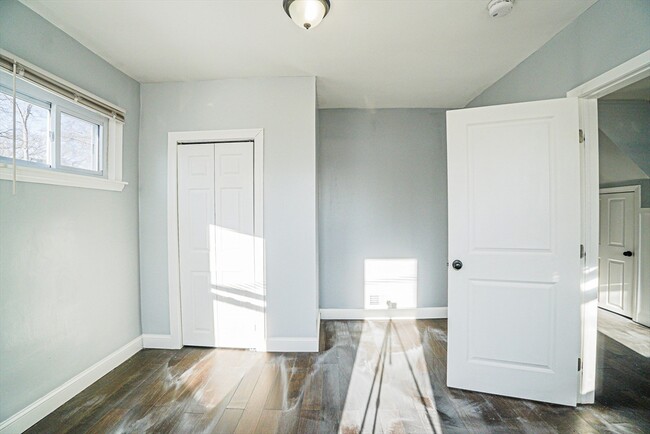 Building Photo - 7 Rosebery Rd