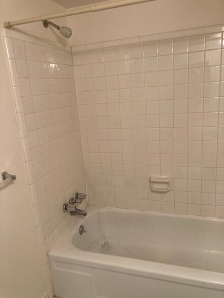 Building Photo - 21681 Hillside Dr