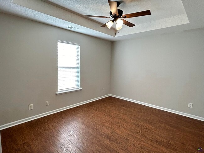 Building Photo - 166 Holly Pointe