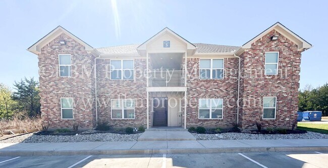 Building Photo - Hidden Creek, Unit 512 - 2 Bedroom, 2 Bathroom Beautiful Apartment Home in Ennis, TX! $500 OFF at...