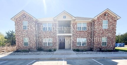 Building Photo - Hidden Creek, Unit 512 - 2 Bedroom, 2 Bathroom Beautiful Apartment Home in Ennis, TX!