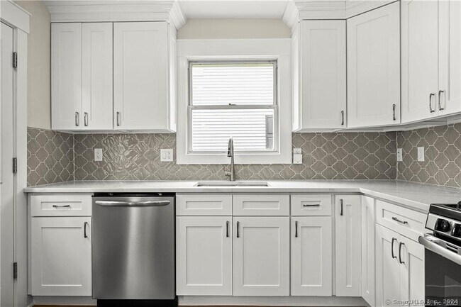 Building Photo - 54 Dunn Ave