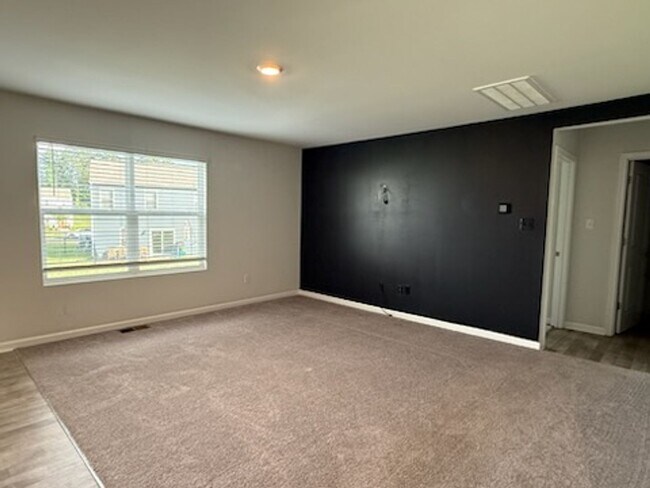 Building Photo - 7980 Uplands Dr