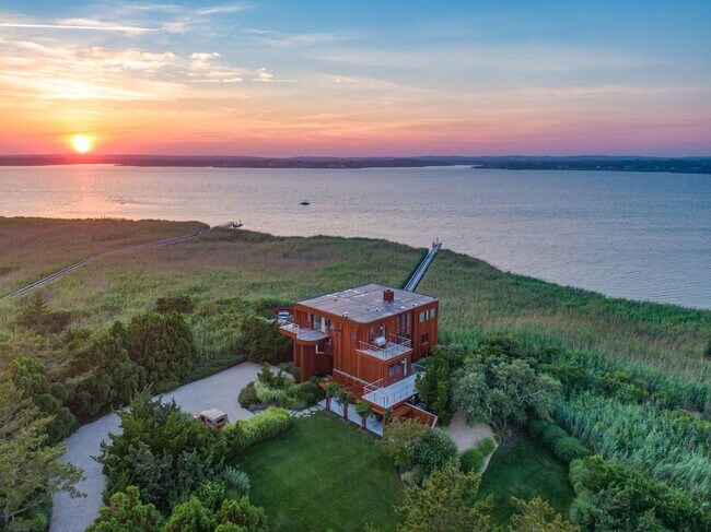 Building Photo - 360 Dune Rd