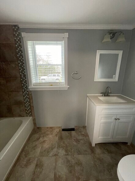 Bathroom - 2130 Harwine St