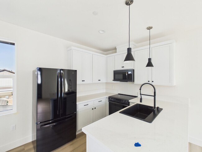 Building Photo - 711 Passion Ct