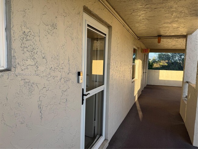 Building Photo - 3920 Inverrary Blvd