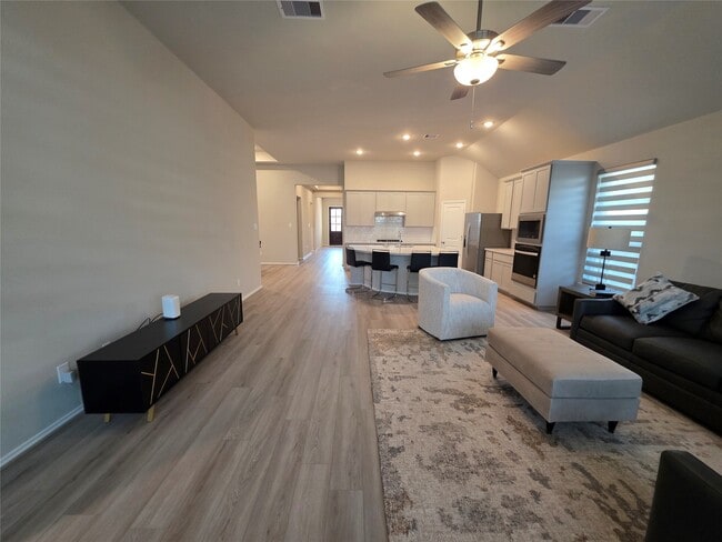 Building Photo - 13810 San Pasqual Pointe Dr