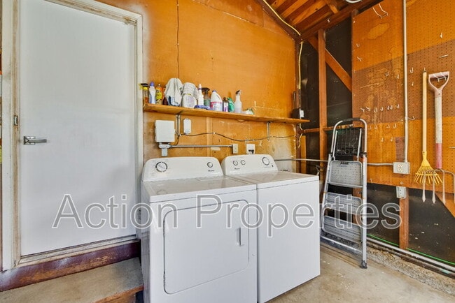 Building Photo - 2329 Trenton Dr