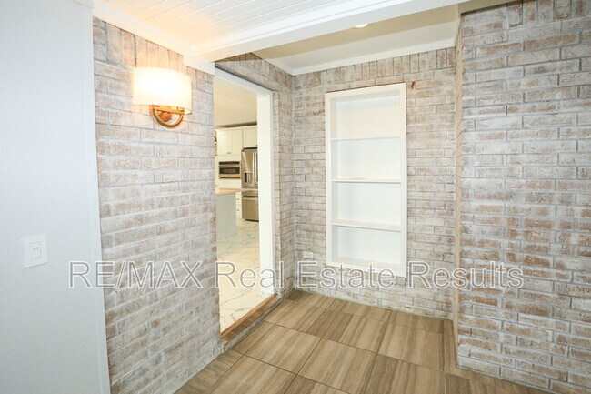 Building Photo - 57 Taylor Dr