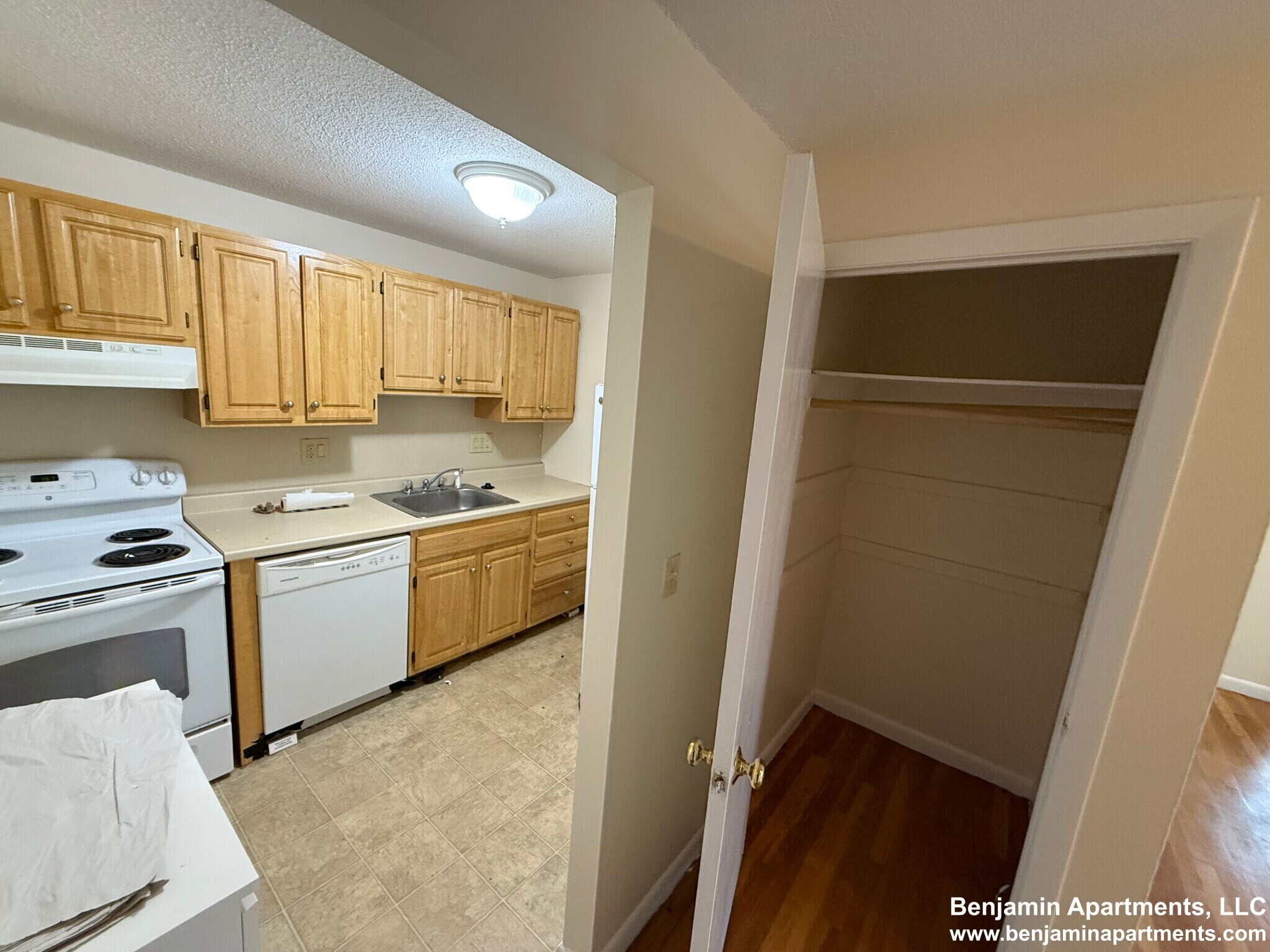 Building Photo - 99 Dustin St