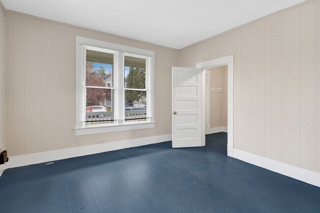 Building Photo - $1,000 Grocery Store Gift Card! 4 Bedroom, 1 bathroom Home in the York neighborhood for Rent!