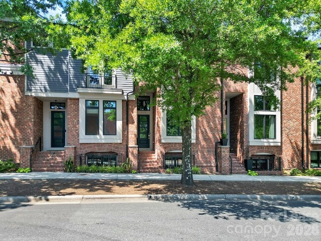 Building Photo - 428 E 33rd St