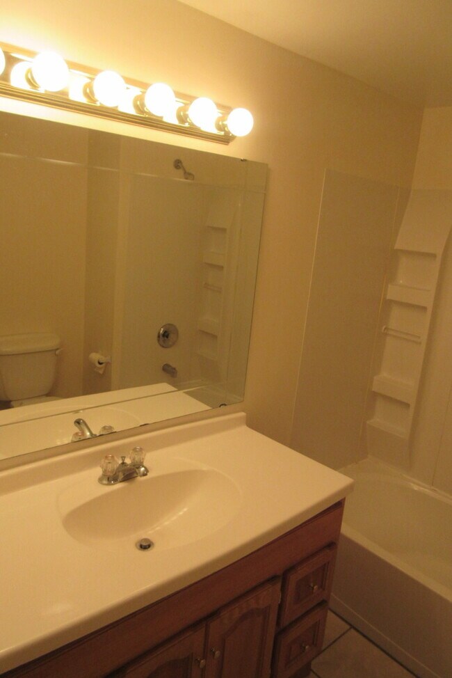 Building Photo - 1504 Rosemary Ln