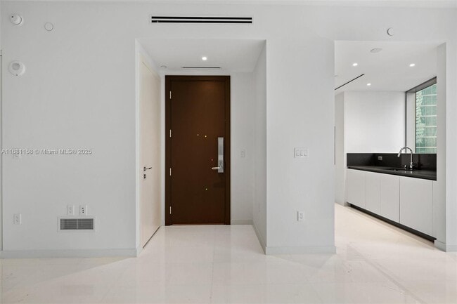 Building Photo - 300 Biscayne Boulevard Way