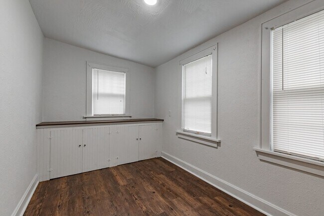 Building Photo - PRE-LEASING