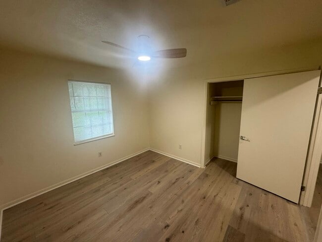 Building Photo - 3013 W La Rua St