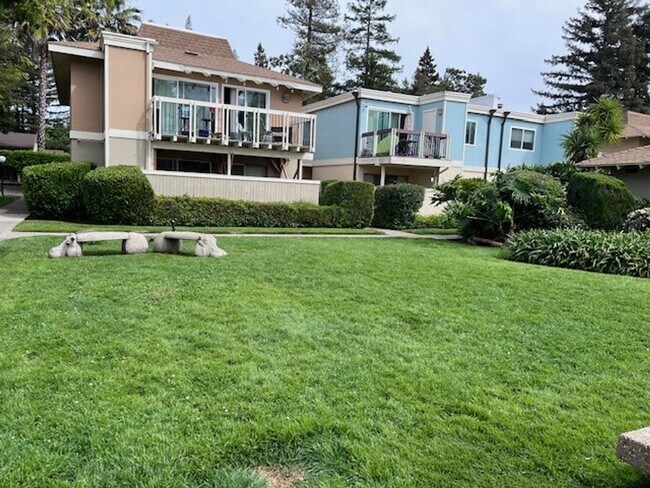 Building Photo - Lakeside living on Greenhaven, Sparkling Pool and covered parking