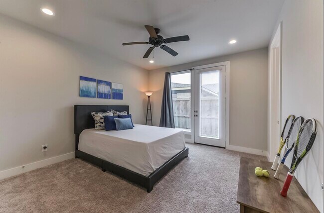 Building Photo - 823 Mansfield St