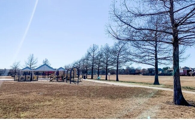 Building Photo - 9229 Daystar Dr