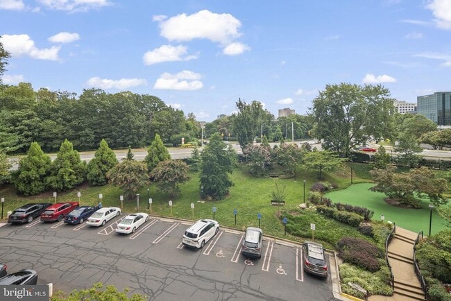 Building Photo - 8340 Greensboro Dr