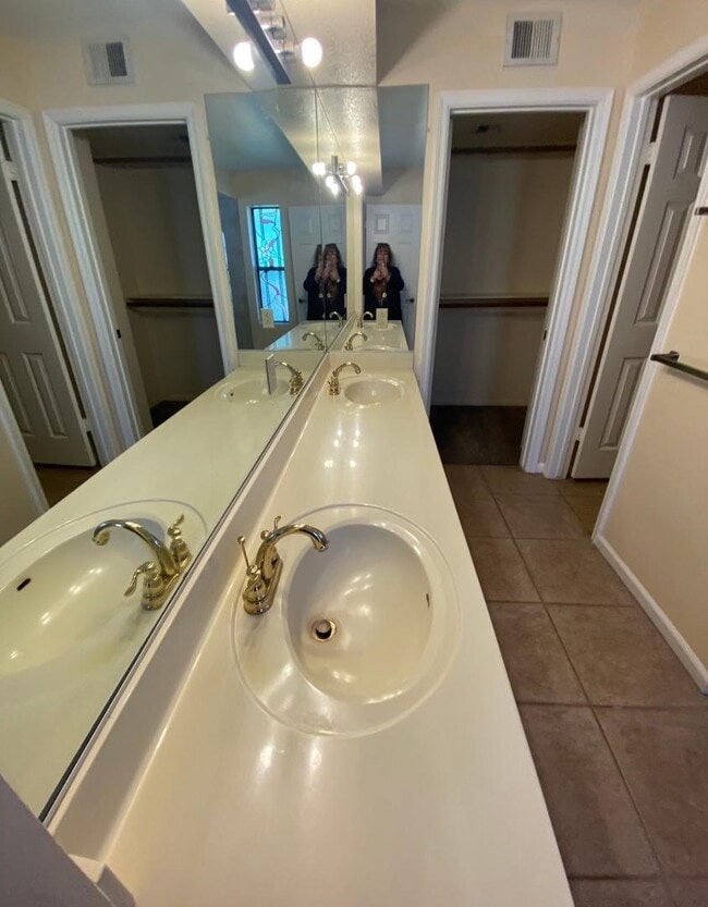 Building Photo - 721 N Mallard St