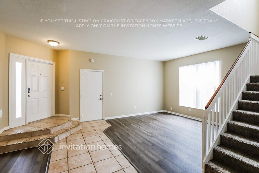 Building Photo - 5115 Crescent Moon Dr