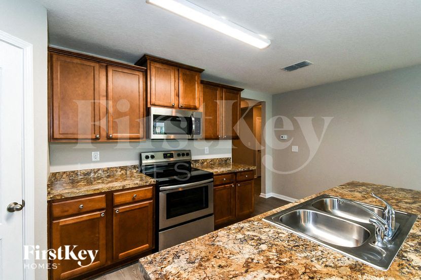 Building Photo - 2037 Tyson Lake Dr