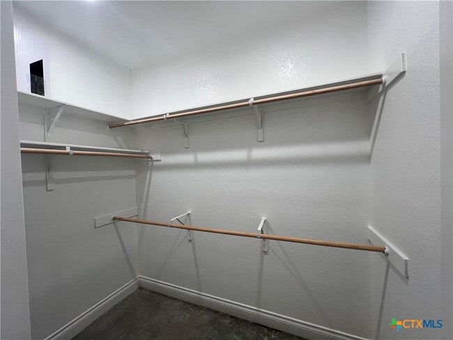 Building Photo - 274 Kerlick Ln