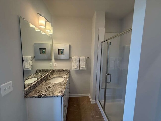 Building Photo - 809 Birchwood Hl Pl