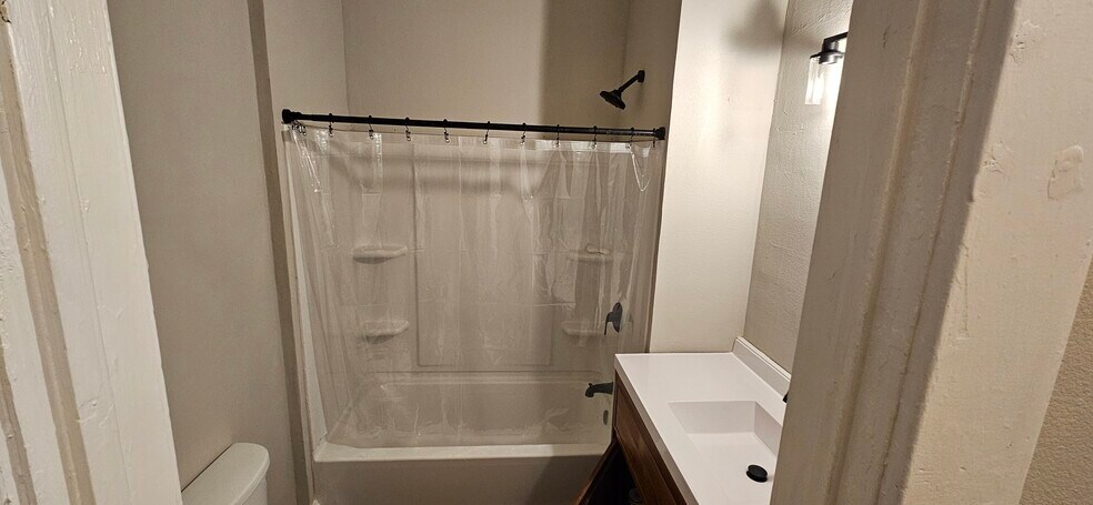 Building Photo - 2533 English Ave