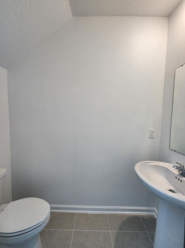 Building Photo - GORGEOUS 4-Bedroom Home in Lake Wales