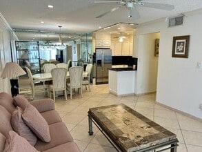 Building Photo - 6435 Bay Club Dr