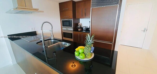 Building Photo - 495 Brickell Ave