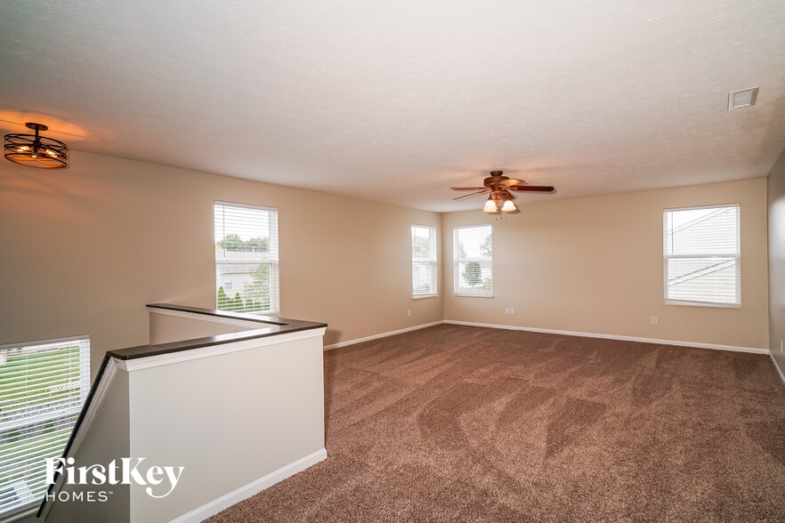 Building Photo - 2323 S Moeller Cir