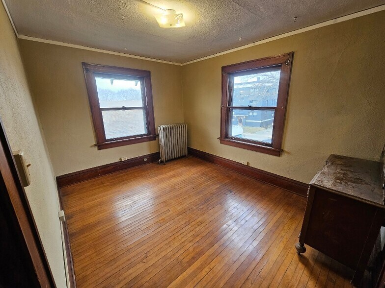 Building Photo - 1926 7th St