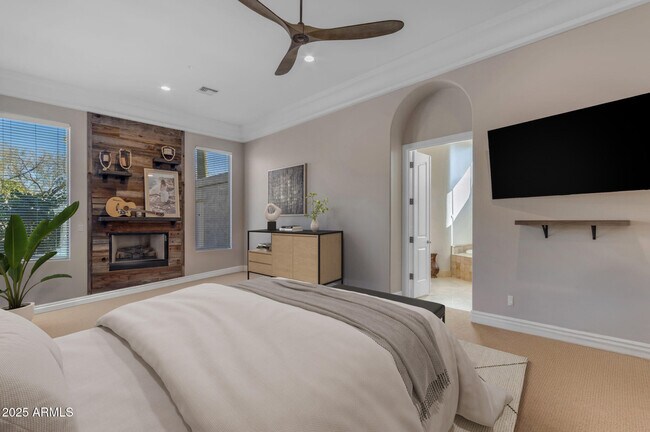 Building Photo - 6938 E Lomas Verdes Dr