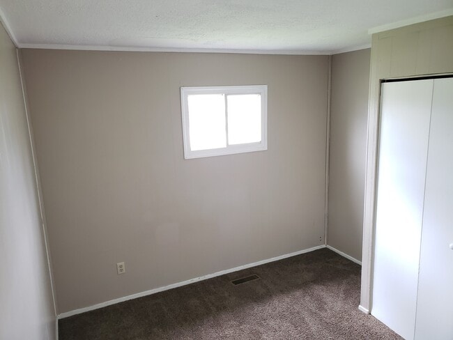 Building Photo - Charming 3-Bedroom Ranch Home on Corner Lo...