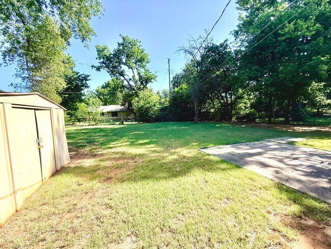 Building Photo - 2025 NW 46th St