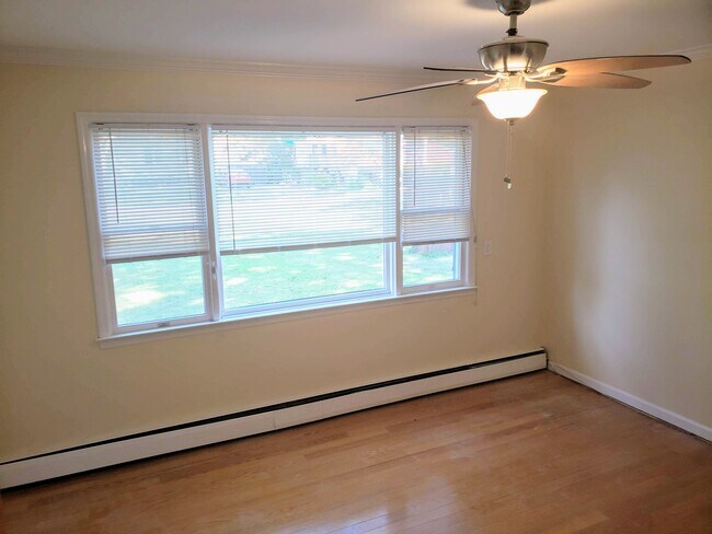 BEDROOM - 27 Avondale Rd