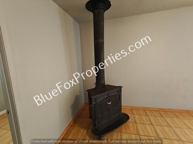 Building Photo - 5952 E 25th St