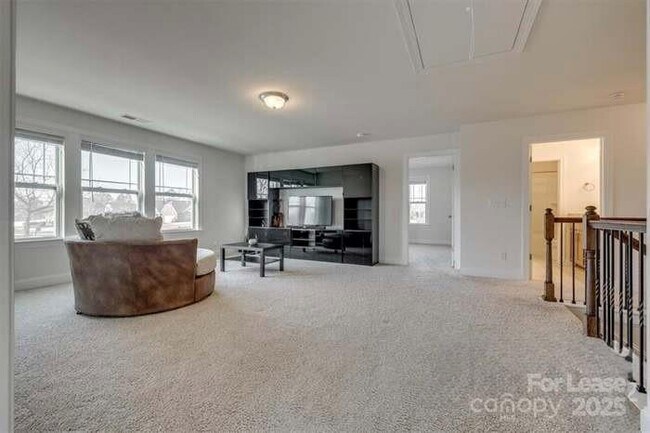 Building Photo - 6299 Artigas Dr