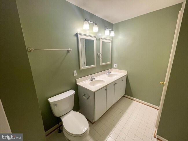Building Photo - 171 Barrett Pl