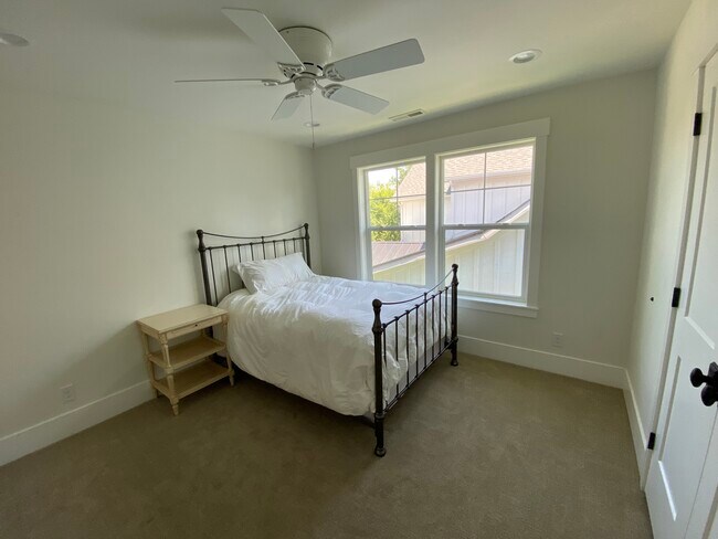 Building Photo - 530 Craftsman Way