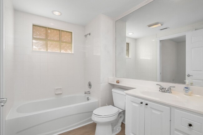 Building Photo - 28608 Alessandria Cir