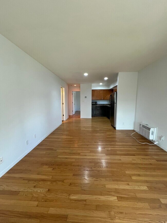 Building Photo - 1335 W Main St