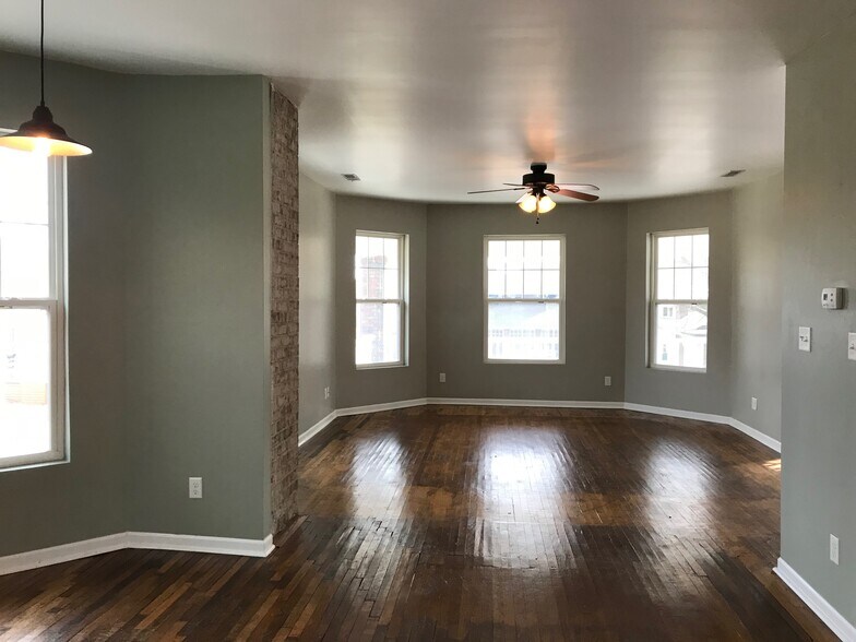 Building Photo - 801 S 4th St